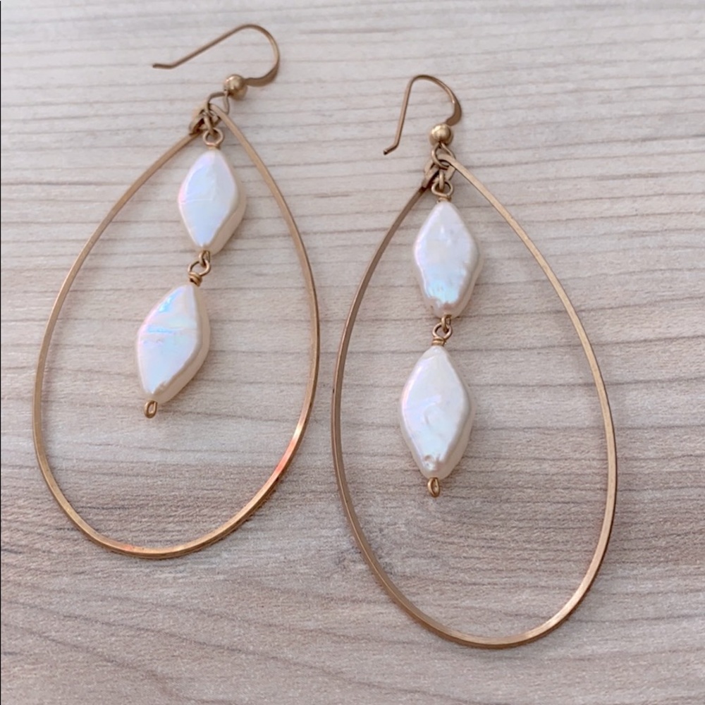 ❤️ Gold hoop earrings with iridescent beads